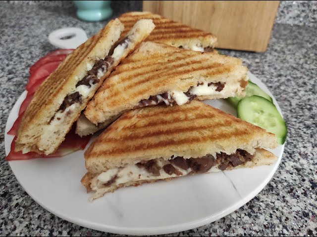 Kare Kavurmalı Kaşarlı Tost